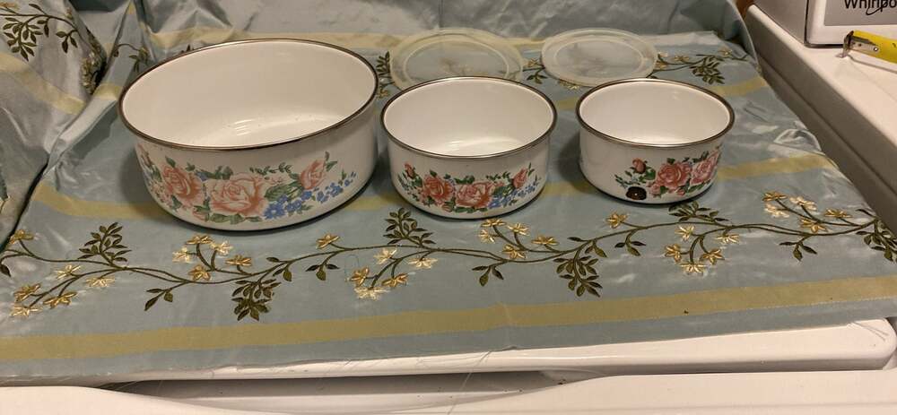 Vintage Kobe Kitchen Enamel Nesting Bowls Set of 3 Pink Roses Blue Flowers, home